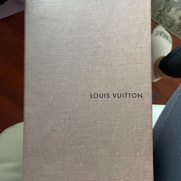 Louis Vuitton Monogram Clemence Zip Around Wallet Features magenta coated canvas - Picture 12 of 16